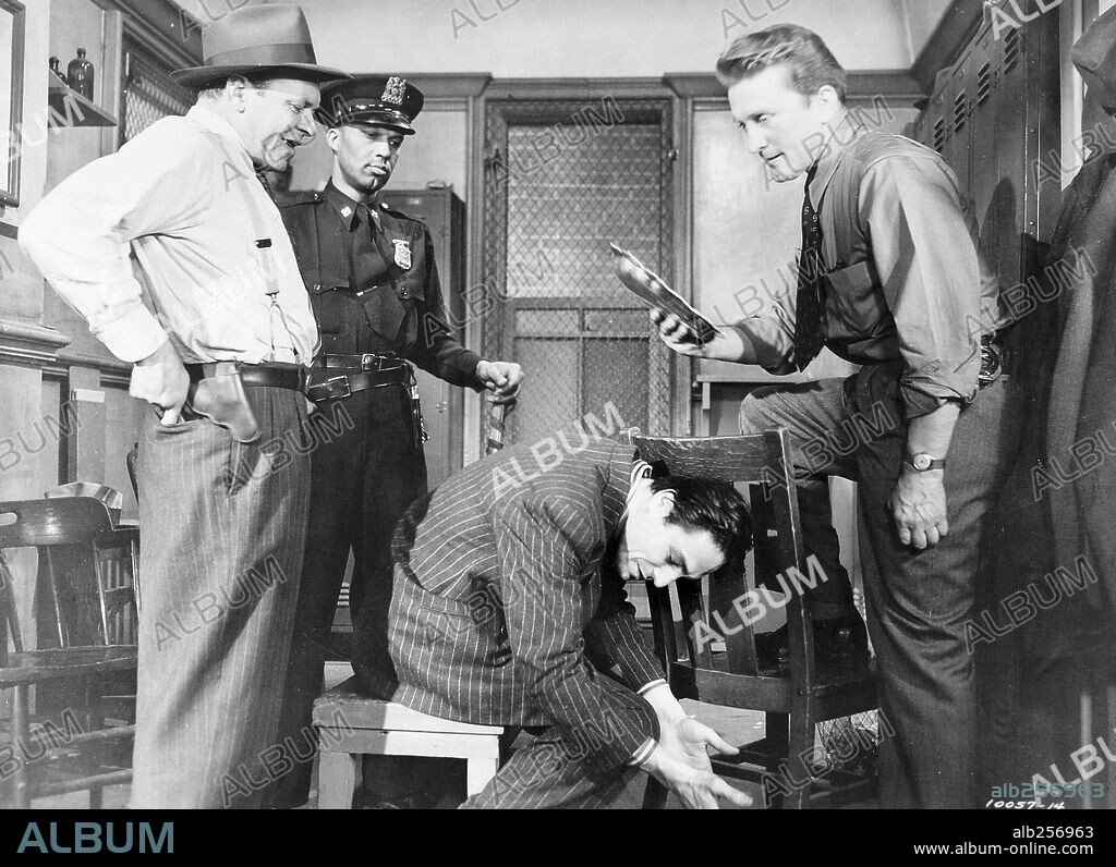 JOSEPH WISEMAN and KIRK DOUGLAS in DETECTIVE STORY, 1951, directed by WILLIAM WYLER. Copyright PARAMOUNT PICTURES.