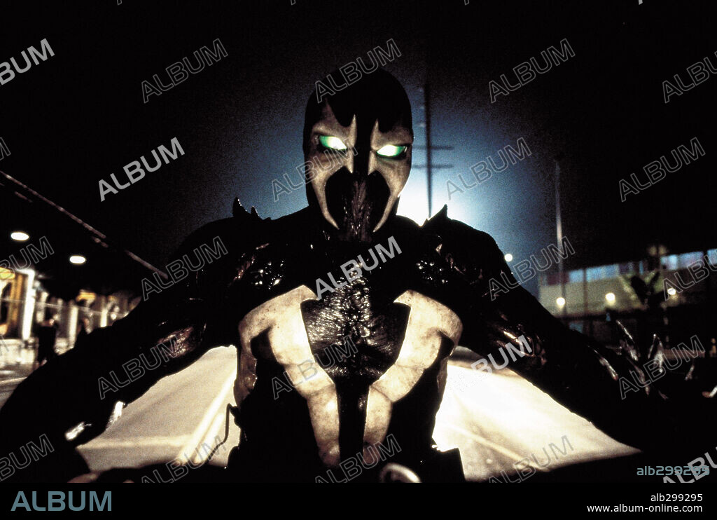 MICHAEL JAI WHITE in SPAWN, 1997, directed by MARK DIPPE. Copyright NEW LINE CINEMA / IOVINO, PETER.