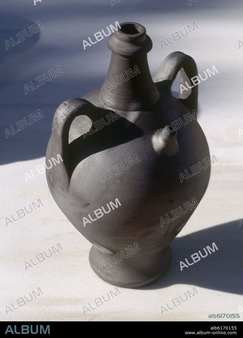 CANTARO DE CUELLO ALTO Y ESTRECHO CON 2 ASAS Y PITON - CERAMICA NEGRA.