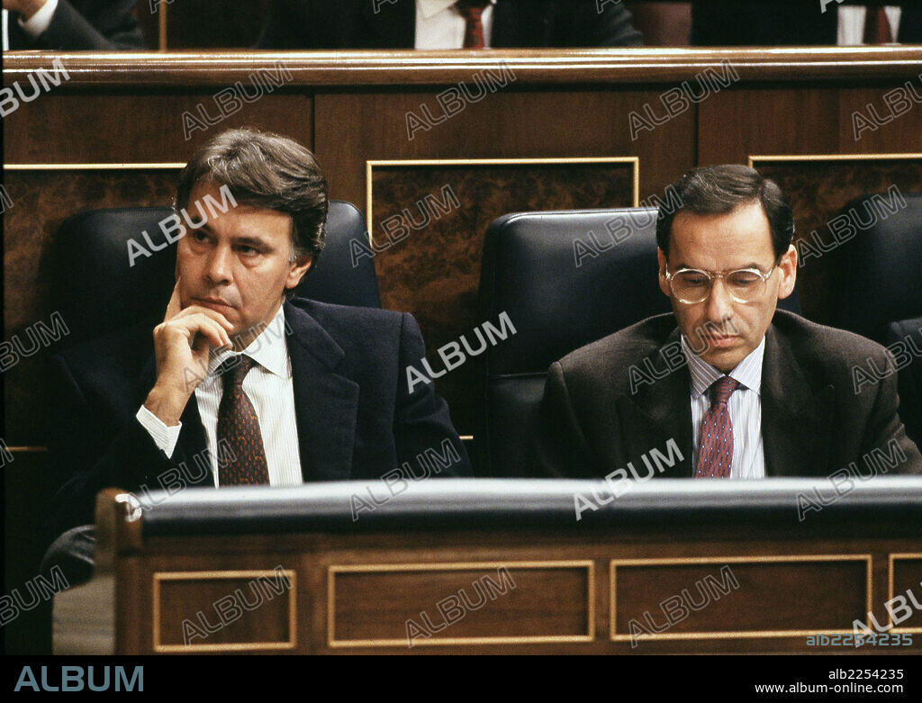 GUERRA, ALFONSO. POLITICO ESPAÑOL.SEVILLA 1940-. EN EL CONGRESO DE LOS DIPUTADOS JUNTO A FELIPE GONZALEZ. AÑO 1990. VICEPRESIDENTE DEL GOBIERNO CON FELIPE GONZALEZ (1982-1991 ).