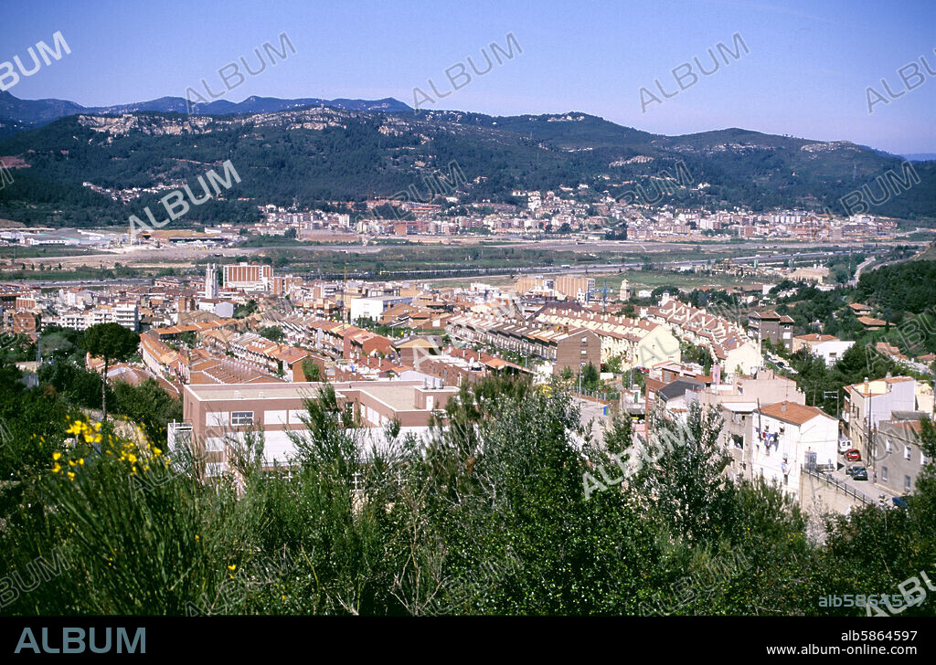 Molins de Rei, pueblo, vista general (periferia industrial de Barcelona).