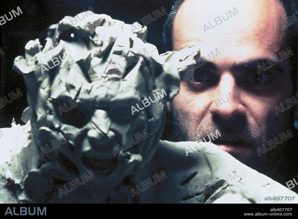 LUIS TOSAR en TRECE CAMPANADAS, 2002, dirigida por XAVIER VILLAVERDE. Copyright CONTINENTAL PICTURE CORP.
