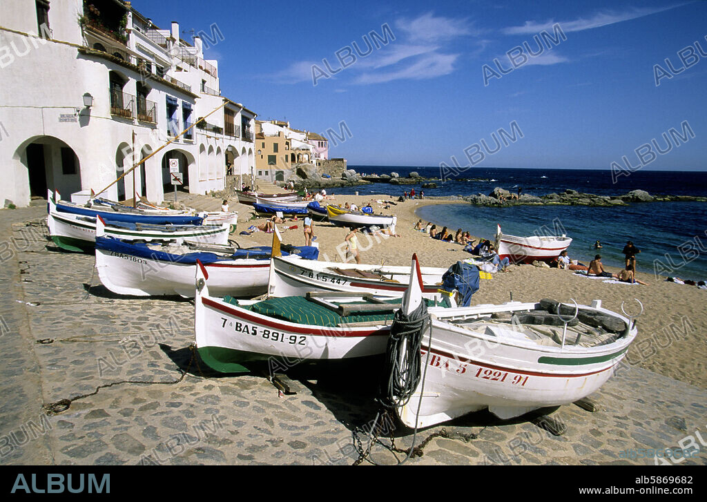 Palafrugell /Calella de Palafrugell.; playa / platja de Port Bo / Port de la Malaespina; barcas.