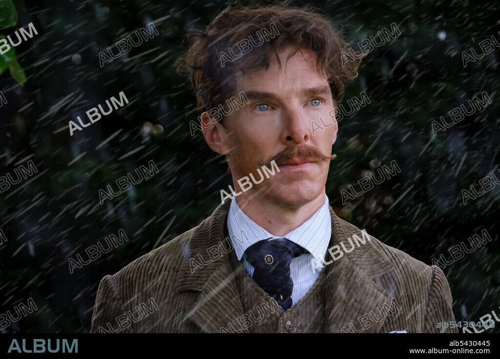 BENEDICT CUMBERBATCH en THE ELECTRICAL LIFE OF LOUIS WAIN, 2021, dirigida por WILL SHARPE. Copyright Amazon Studios/Film 4/Shoebox Films/StudioCanal/SunnyMarch.