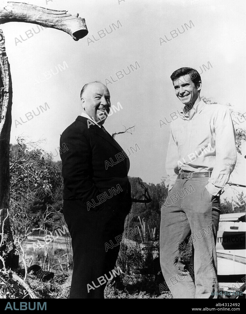 ALFRED HITCHCOCK et ANTHONY PERKINS dans PSYCHO, 1960, réalisé par ALFRED HITCHCOCK. Copyright SHAMLEY PRODUCTIONS.