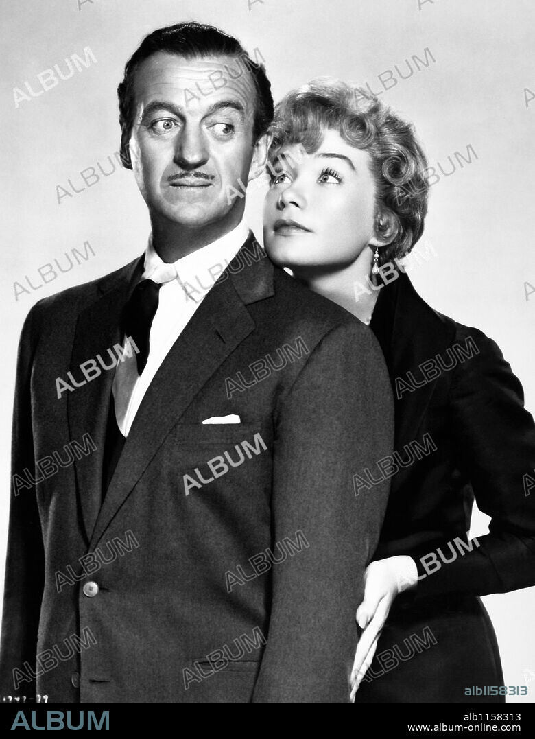 DAVID NIVEN y SHIRLEY MACLAINE en TODAS LAS MUJERES QUIERAN CASARSE, 1959 (ASK ANY GIRL), dirigida por CHARLES WALTERS. Copyright M.G.M.