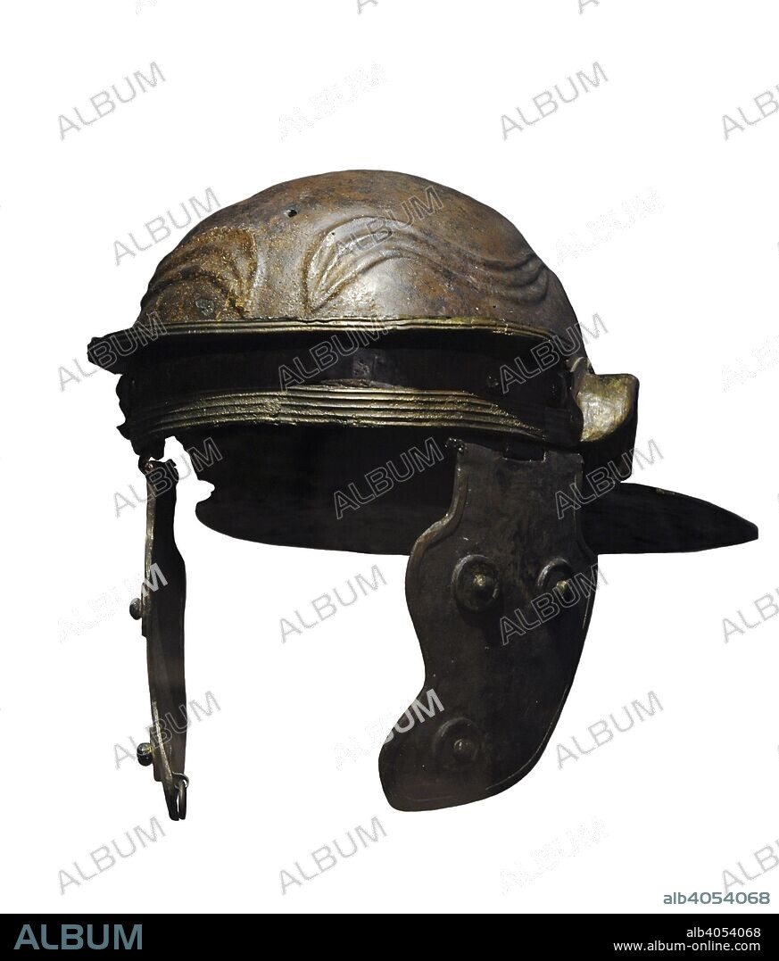 Gálea. Casco militar que llevaban los legionarios romanos en la época imperial. Hierro. Siglo I a. C. -siglo I. Procedente de Italia. Museo Arqueológico Nacional. Madrid. España.