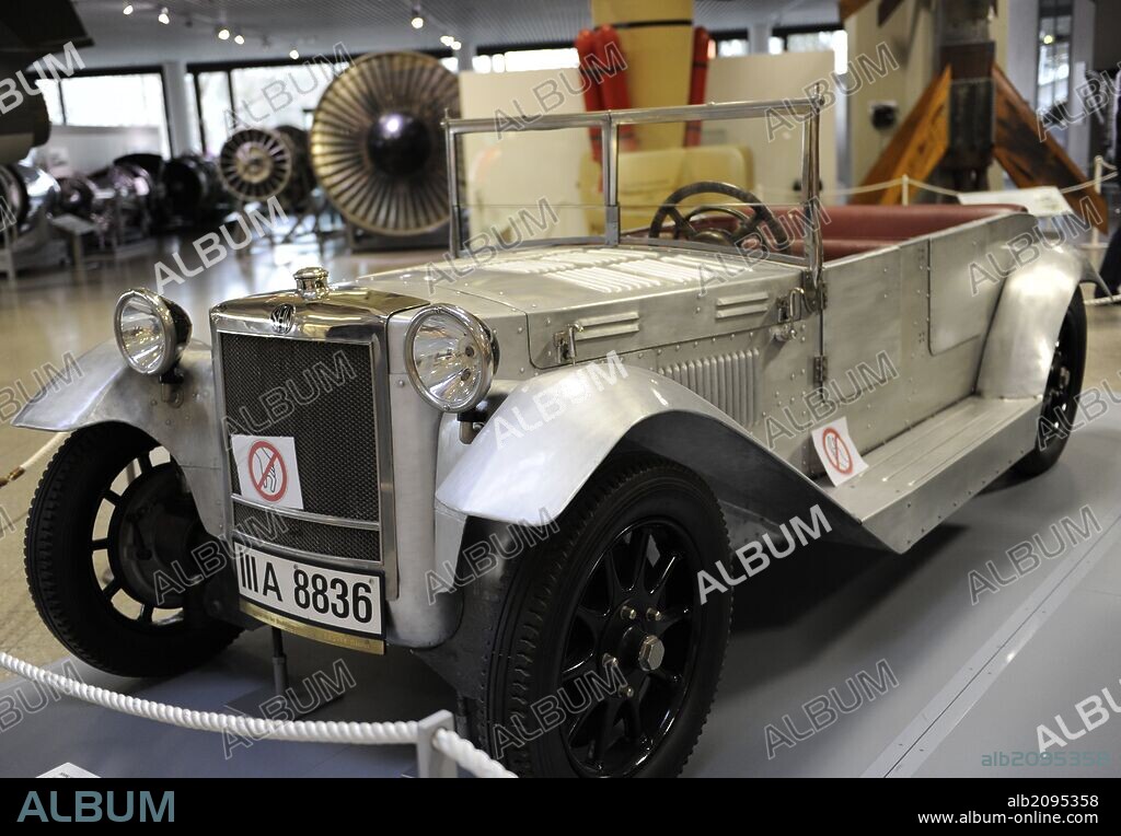 Coche alemán modelo SHW. Pequeño modelo fabricado por la empresa Schwäbische Hüttenwerke GmbH, en 1925. Deutsches Museum (Museo de la Ciencia y la Tecnología). Munich. Alemania. Europa.