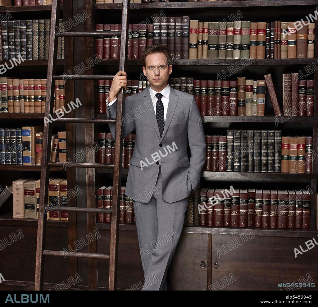 PATRICK J. ADAMS in SUITS, 2011, unter der Regie von AARON KORSH. Copyright UNIVERSAL CABLE PRODUCTIONS.