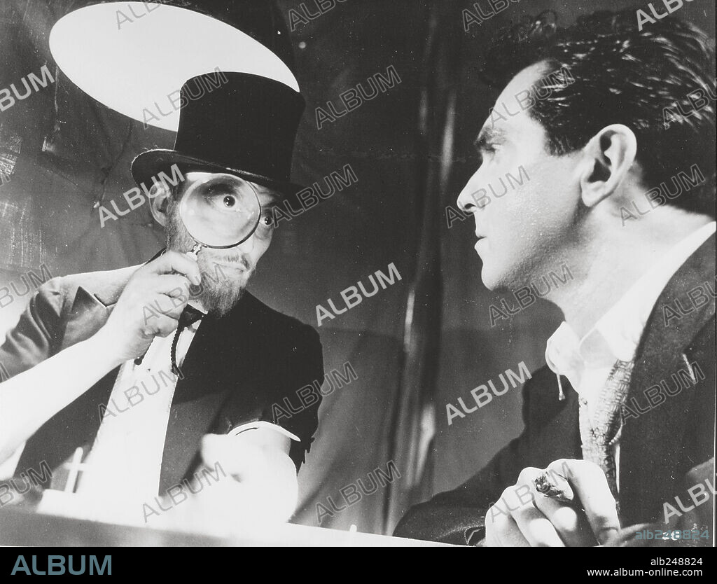 MISCHA AUER and ROBERT ARDEN in MISTER ARKADIN, 1955 (MR. ARKADIN), directed by ORSON WELLES. Copyright MERCURY/CERVANTES FILMS/FILMORSA.