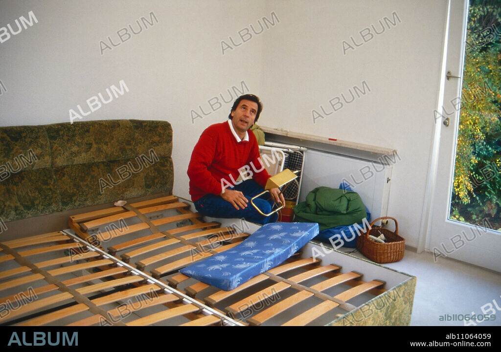 Moving day for German actor Klaus Wennemann, Germany 1988.