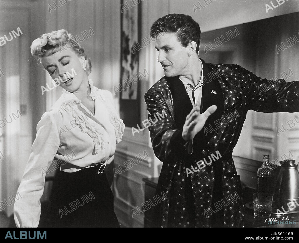 DOROTHY MALONE y ROBERT STACK en ESCRITO SOBRE EL VIENTO, 1956 (WRITTEN ON THE WIND), dirigida por DOUGLAS SIRK. Copyright UNIVERSAL PICTURES.