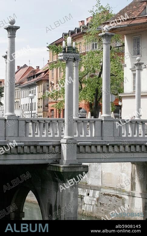 Ljubljana (Slowenien), Dreibrücken - Tromostovje. (Arch.: Joze Plecnik (1872-1957) ), Schuhmacherbrücke - Cevljarski most. (erbaut 1931). Ansicht. Foto, undat.