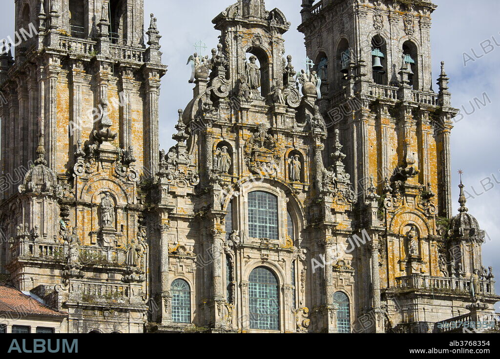Facade do Obradoiro of the Baroque style Roman Catholic cathedral, Catedral de Santiago de Compostela, Galicia, Spain.
