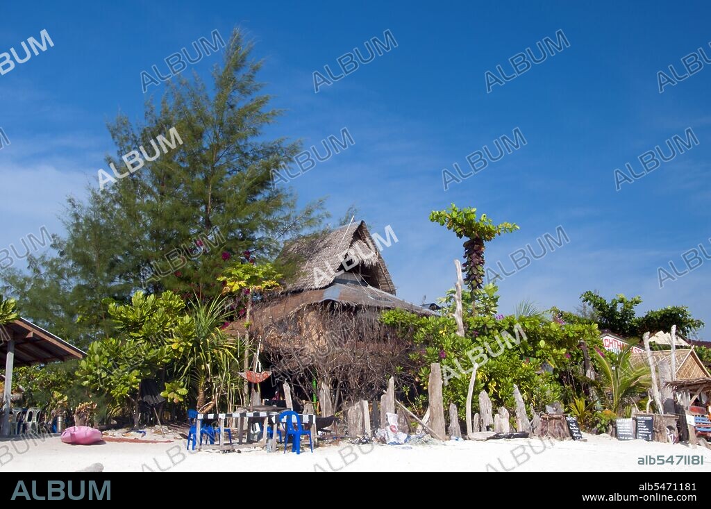 Ko Lipe, sometimes called Ko Sipe by the locals was originally inhabited by a small community of Chao Le or “Sea Gypsies’, in recent years the island has become the most developed and most popular destination in Ko Tarutao Marine National Park. Ko Tarutao Marine National Park consists of 51 islands in two main groups scattered across the Andaman Sea in southernmost Thailand. Just seven of the islands are of any size, including Ko Tarutao in the east, and Ko Adang-Ko Rawi to the west. Just 5 miles (8km) to the south lies the marine frontier with Malaysia’s celebrated Langkawi Archipelago. Tarutao is world-famous for its pristine diving sites, rich marine life and outstanding natural beauty. Covering a broad area of 575 sq miles (1490 sq km), Tarutao became Thailand’s second national marine park in 1974. Because of the location of the islands so far out to sea, the park is only safely accessible during the northeast monsoon between November and April.
