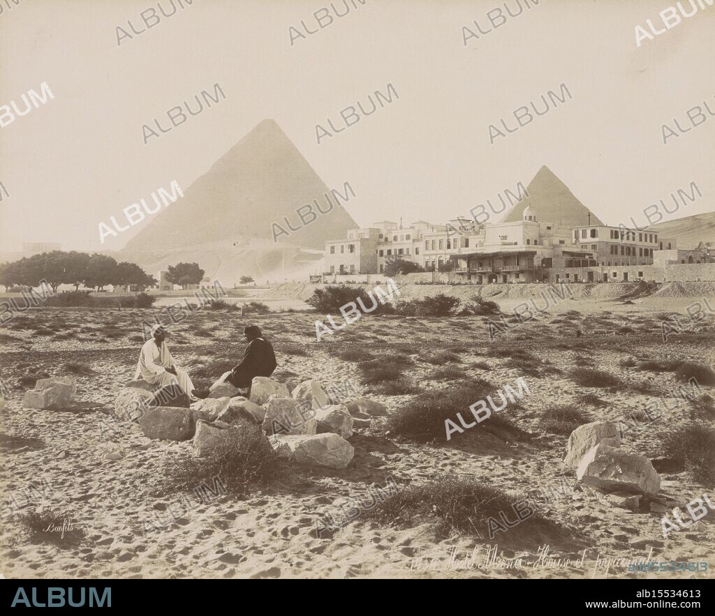 Gizeh, Bonfils, Hotel Mena - House et pyramides, View of the pyramids of Gizeh with the hotel 'Mena House' in the foreground, recto, Part of Travel album with 80 photos of Egypt., photograph, photo, photos, 1434, height 221 mm, width 272 mm, photographer, 1886 - 1898, third quarter 19th century, fourth quarter 19th century, cardboard, paper, papier, photographic paper, fotopapier, albumen print, albuminedruk.