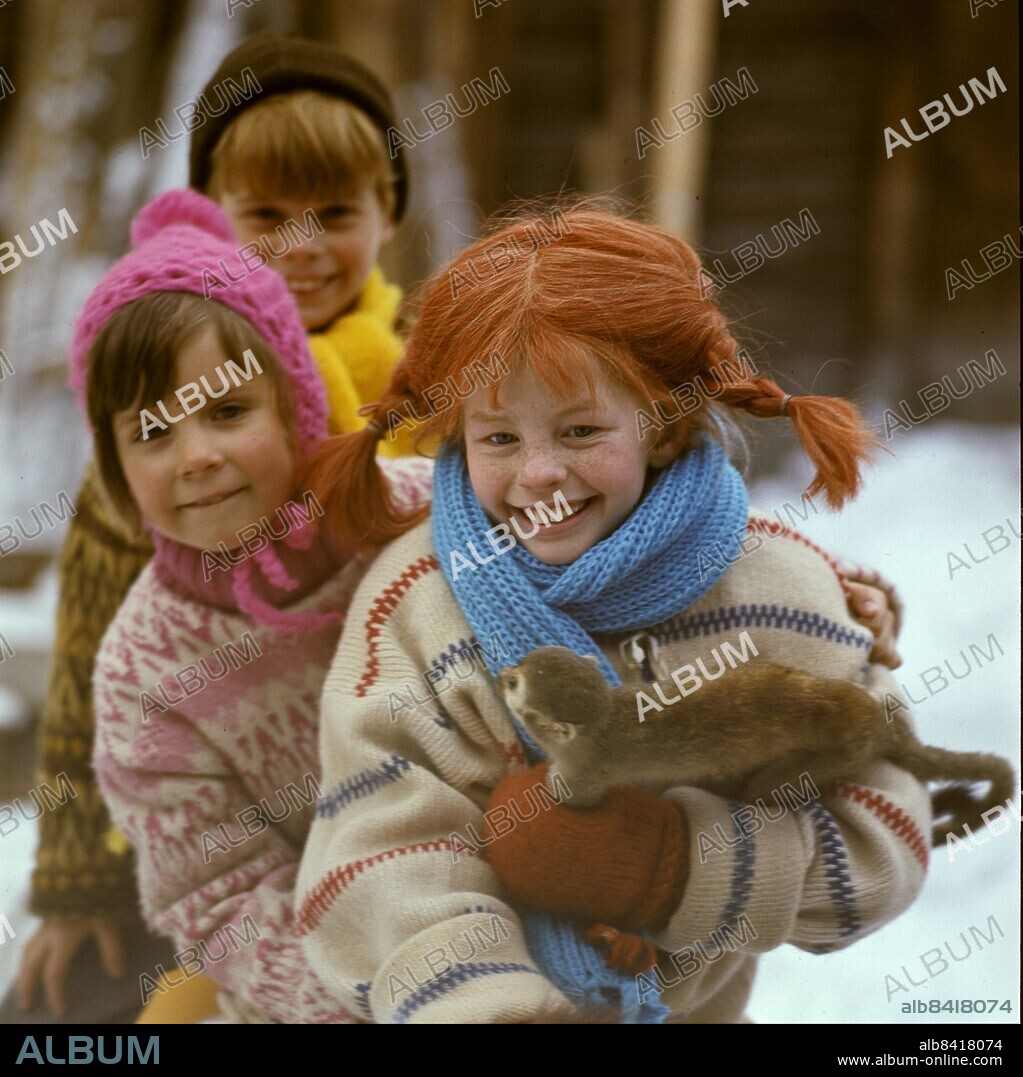 VISBY 1968-02-29. Child Actors Inger Nilsson in the role as Pippi Longstocking, with squirrel monkey Mr. Nilsson and Maria Persson, Par Sundberg in their roles as siblings Tommy and Annika Settergren during filming of the TV series "Pippi Longstocking" February 29, 1968.. Foto: Jacob Forsell / XP / SCANPIX / Kod: 14.