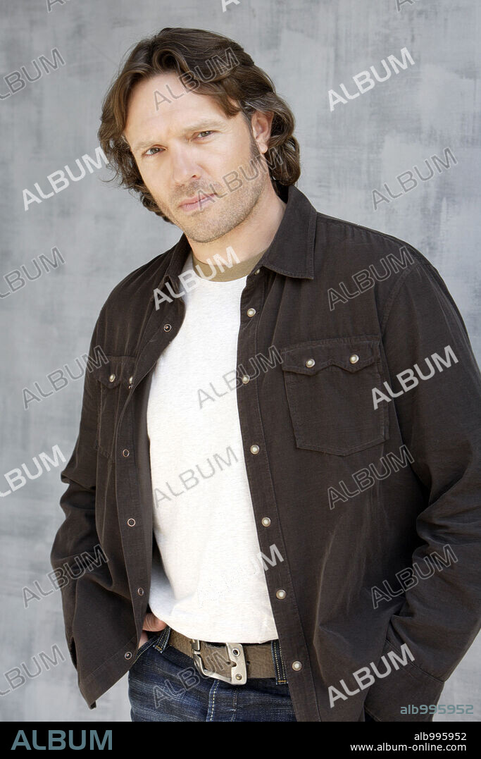 JOHN PYPER-FERGUSON in BROTHERS & SISTERS, 2006, directed by KEN OLIN. Copyright TOUCHSTONE TELEVISION / D'AMICO, BOB.