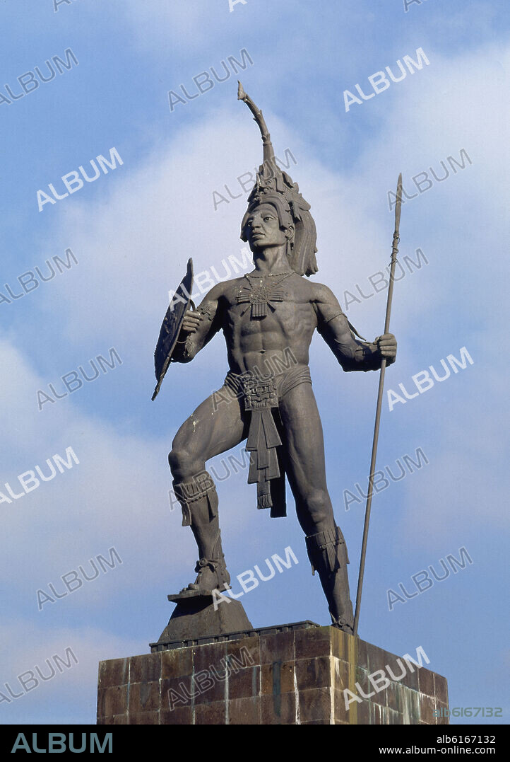 CARLOS ESPINO (1953-. MONUMENTO A CUAUHTEMOC ULTIMO EMPERADOR AZTECA - FOTO AÑOS 90.