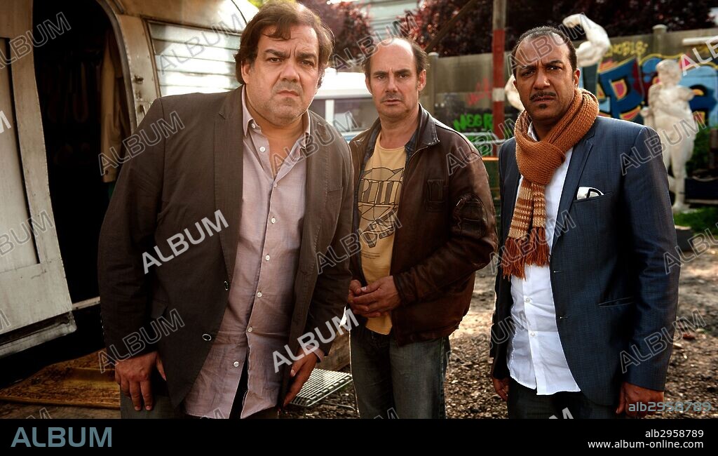 BERNARD CAMPAN, DIDIER BOURDON y PASCAL LEGITIMUS en TRES HERMANOS Y UNA HERENCIA, 2014 (TROIS FRERES, LE RETOUR, LES), dirigida por BERNARD CAMPAN y DIDIER BOURDON. Copyright PAN EUROPEENNE.