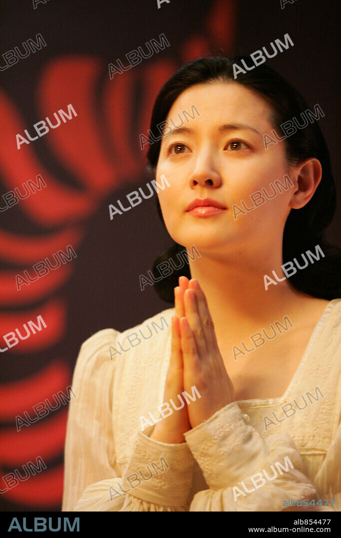 LEE YOUNG in SYMPATHY FOR LADY VENGEANCE, 2005 (CHINJEOLHAN GEUMJASSI), directed by PARK CHAN-WOOK. Copyright MOHO FILMS.