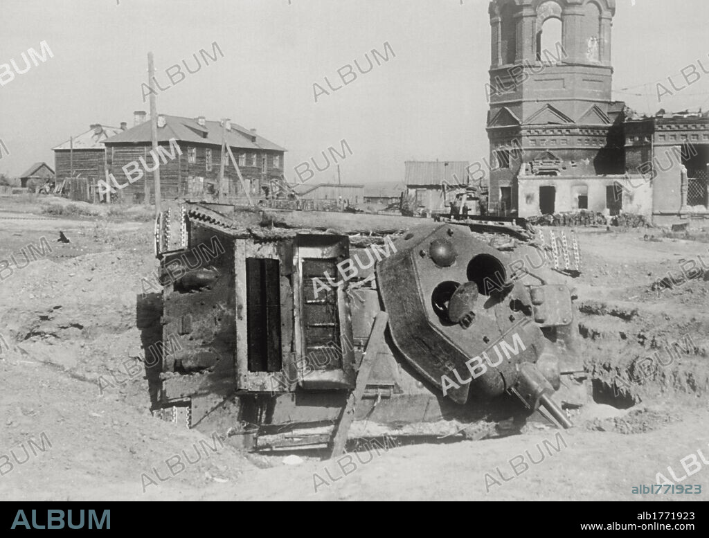 Destroyed tank. The wreck of a Soviet tank abandoned in the outskirts of Stalingrad, present Volgograd. Stalingrad, September 1942.