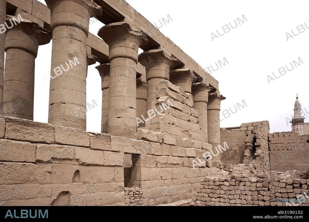Templo de Luxor.  Egipto. Situado en el corazón de la antigua Tebas, fue construido esencialmente bajo las dinastías XVIII y XIX egipcias.
