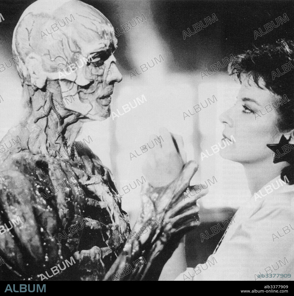 CLAIRE HIGGINS and SEAN CHAPMAN in HELLRAISER, 1987, directed by CLIVE BARKER. Copyright CINEMARQUE-FILM FUTURES/NEW WORLD.