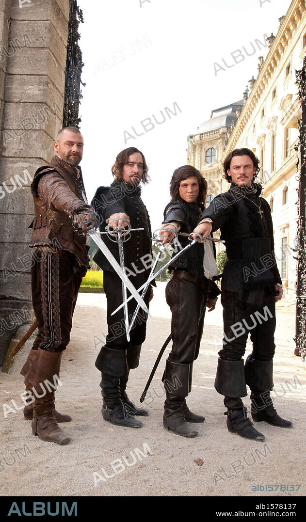 LOGAN LERMAN, LUKE EVANS, MATTHEW MACFADYEN and RAY STEVENSON in THE THREE MUSKETEERS, 2011, directed by PAUL W. S. ANDERSON. Copyright CONSTANTIN FILM PRODUCKTION/IMPACT PICTURES.
