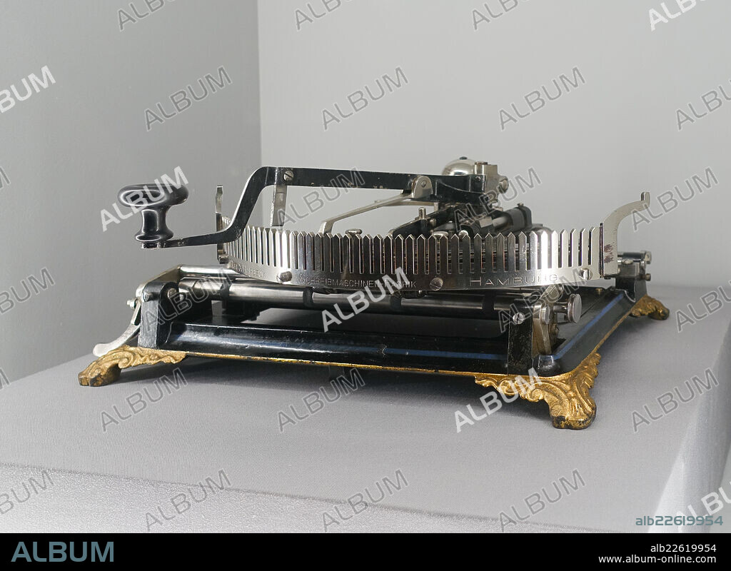 Cosmopolitan typewriter. Guhl & Harbeck. Germany, Hamburg. Late 19th century. Metal, rubber, casting. Typewriter from Vladimir Lenin's Secretariat in the Kremlin. State Historical Museum.