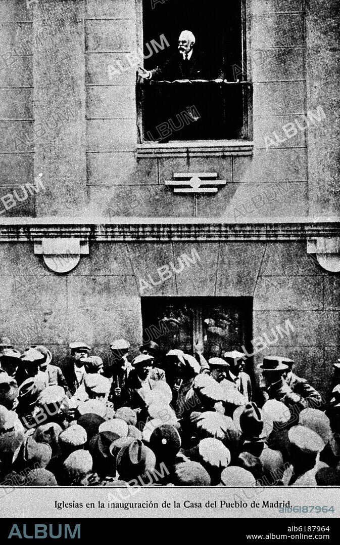 PABLO IGLESIAS POSSE EN LA INAGURACION DE LA CASA DEL PUEBLO EN LA CALLE PIAMONTE, 1908.