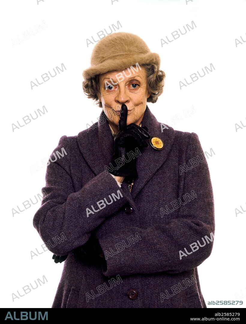 MAGGIE SMITH in KEEPING MUM, 2005, directed by NIALL JOHNSON. Copyright ENTERTAINMENT FILM.
