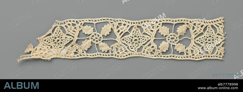 Strip of crochet lace with a row of squares with rosettes, Strip of crochet lace. Reticella pattern with a row of square fields, with a rosette in each field. The top and bottom of the strip are finished straight. One short side is cut diagonally., anonymous, Bretagne, c. 1900, linen (material), l 19 cm Ã- w 3.5 cm.