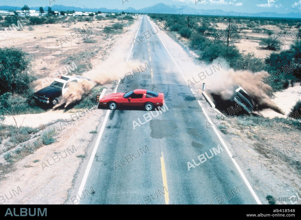 LOS LOCOS DEL CANNONBALL 2, 1984 (CANNONBALL RUN II), dirigida por HAL NEEDHAM. Copyright GOLDEN HARVEST/WARNER.