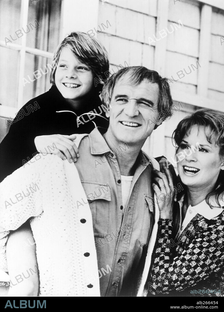 JODIE FOSTER, LOIS NETTLETON and RICHARD HARRIS in ECHOES OF A SUMMER, 1976, directed by DON TAYLOR.