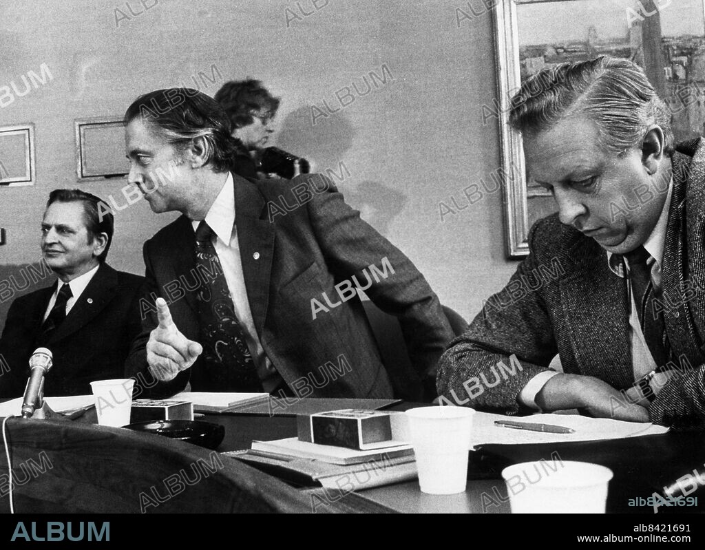ARKIV 19751014. Olof Palme, Sten Andersson och Nils-Gösta Damberg vid en presskonferens med anledning av åtalet mot Damberg för valutasmuggling.. Foto: Jan Delden Code: 10. COPYRIGHT PRESSENS BILD.