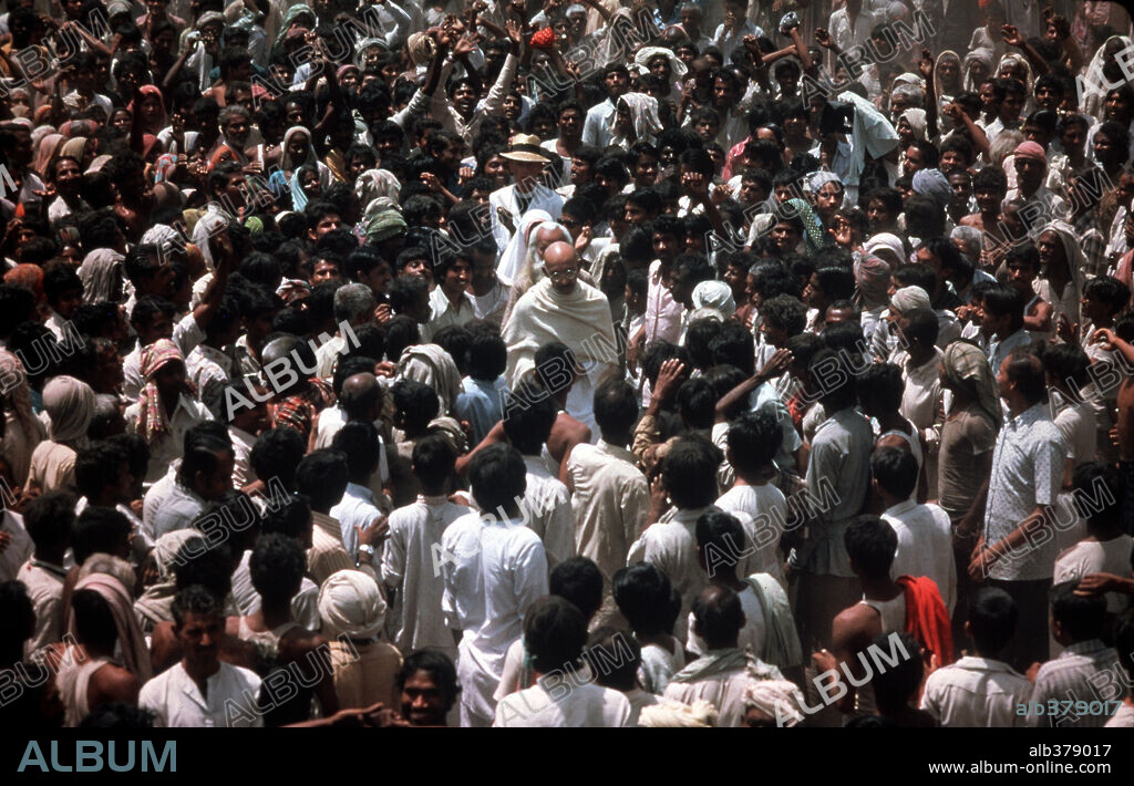 BEN KINGSLEY en GANDHI, 1982, dirigida por RICHARD ATTENBOROUGH. Copyright COLUMBIA PICTURES.