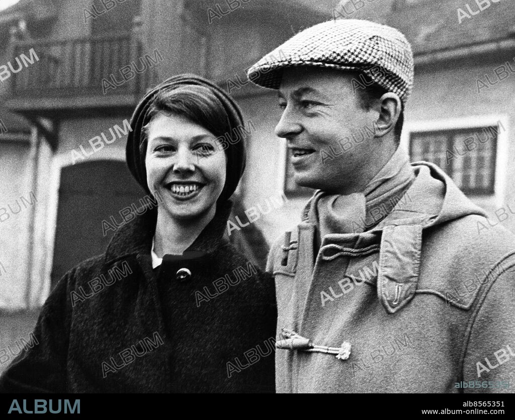 ARKIV KOBERG 19631228.. De nyförlovade prinsessan Désirée och baron Niclas Silfverschiöld firar nyåret på Koberg, Västgötaslottet som ska bli parets gemensamma hem från och med i vår. Niclas har visat stall och salong för pressen.. Foto: Carl-Erik Sundström / DN / TT / Kod: 59. **SvD OUT**.