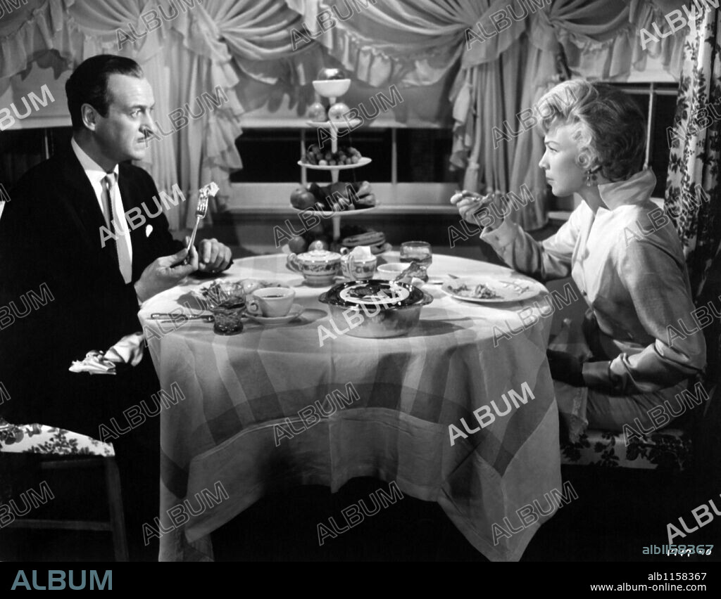 DAVID NIVEN en TODAS LAS MUJERES QUIERAN CASARSE, 1959 (ASK ANY GIRL), dirigida por CHARLES WALTERS. Copyright M.G.M.