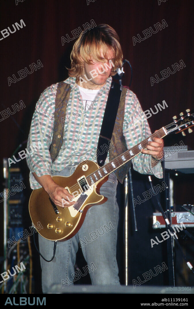 Thorsten Wingenfelder, guitarist of the band "Fury in the Slaughterhouse" from Hanover at a concert in Schwerin, Germany 1990. (original german headline: Fury in the Slaughterhouse).