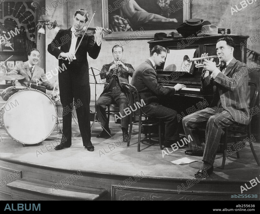 DON AMECHE and TYRONE POWER in ALEXANDER'S RAGTIME BAND, 1938, directed by HENRY KING. Copyright 20TH CENTURY FOX.