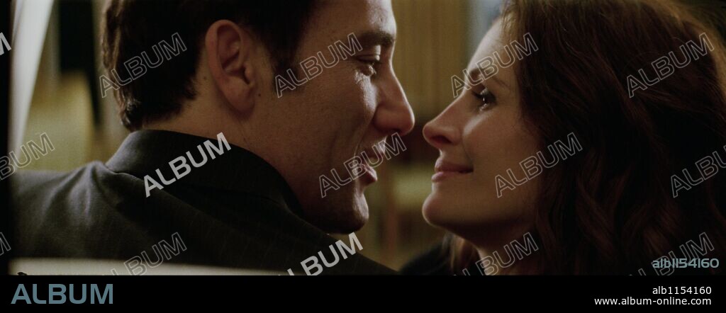 CLIVE OWEN and JULIA ROBERTS in DUPLICITY, 2009, directed by TONY GILROY. Copyright laura bickford productions/relativity media/universl picture.