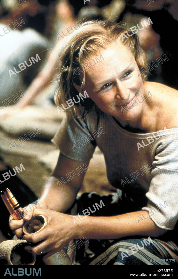 GLENN CLOSE en CAMINO AL PARAÍSO, 1997 (PARADISE ROAD), dirigida por BRUCE BERESFORD. Copyright FOX SEARCHLIGHT PICTURES.