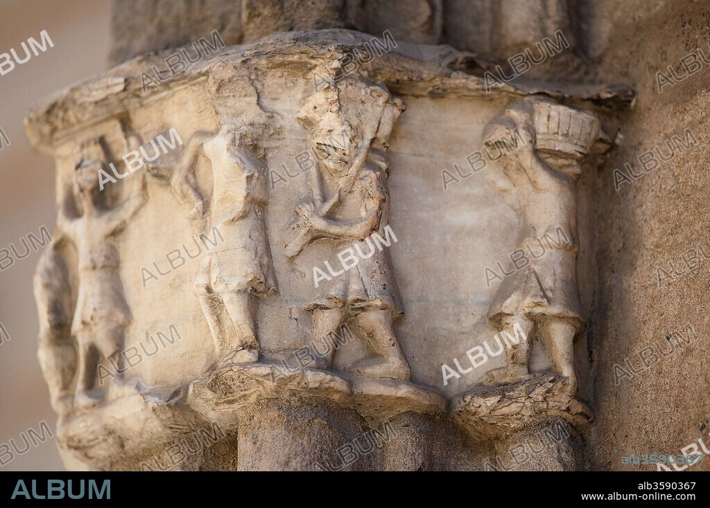 Berenguer de Montagut / Detail of the capital of the facade of Santa María del Mar (representing Bastaixos), 14th century, Barcelona, Barcelona, Catalonia, Spain.