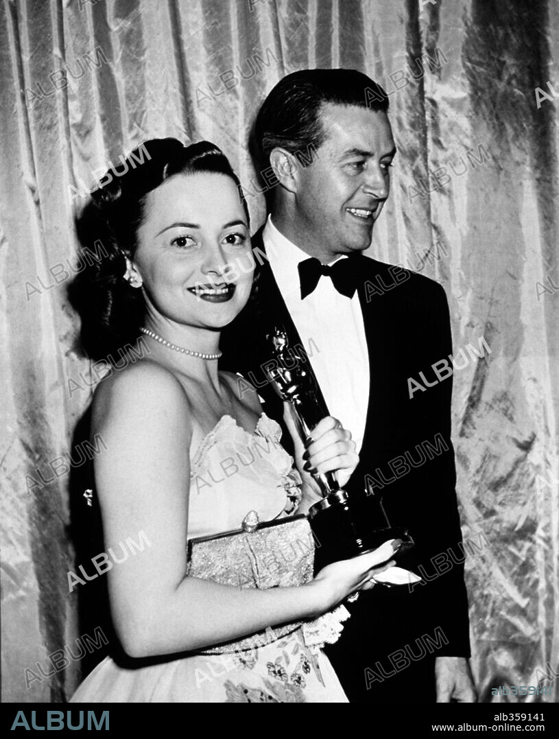 OLIVIA DE HAVILLAND y RAY MILLAND. 19ª Edición de los Premios Oscar (1947). Olivia de Havilland premiada como mejor actriz por "Vida íntima de Julia Norris". 1947