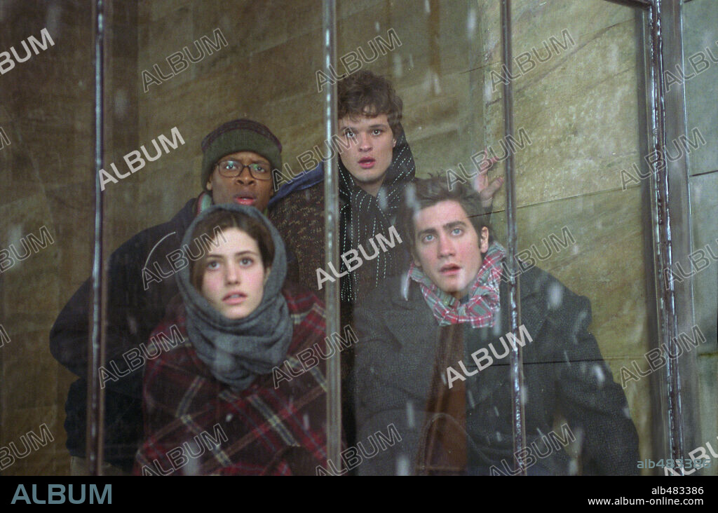 ARJAY SMITH, AUSTIN NICHOLS, EMMY ROSSUM and JAKE GYLLENHAAL in THE DAY AFTER TOMORROW, 2004, directed by ROLAND EMMERICH. Copyright TM 20 TH CENTURY FOX / HAYES, KERRY.