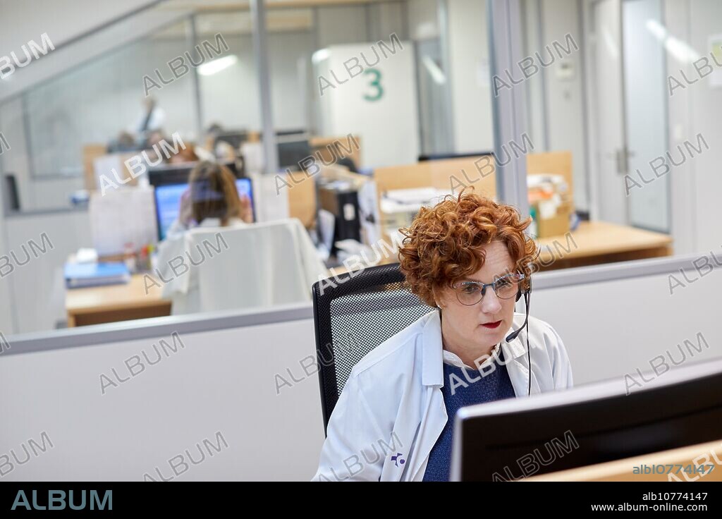Telephonist,ICC, Integrated Call Center, CIAT, Centro Integrado de Atención Telefónica, Hospital Donostia, San Sebastian, Gipuzkoa, Basque Country, Spain.