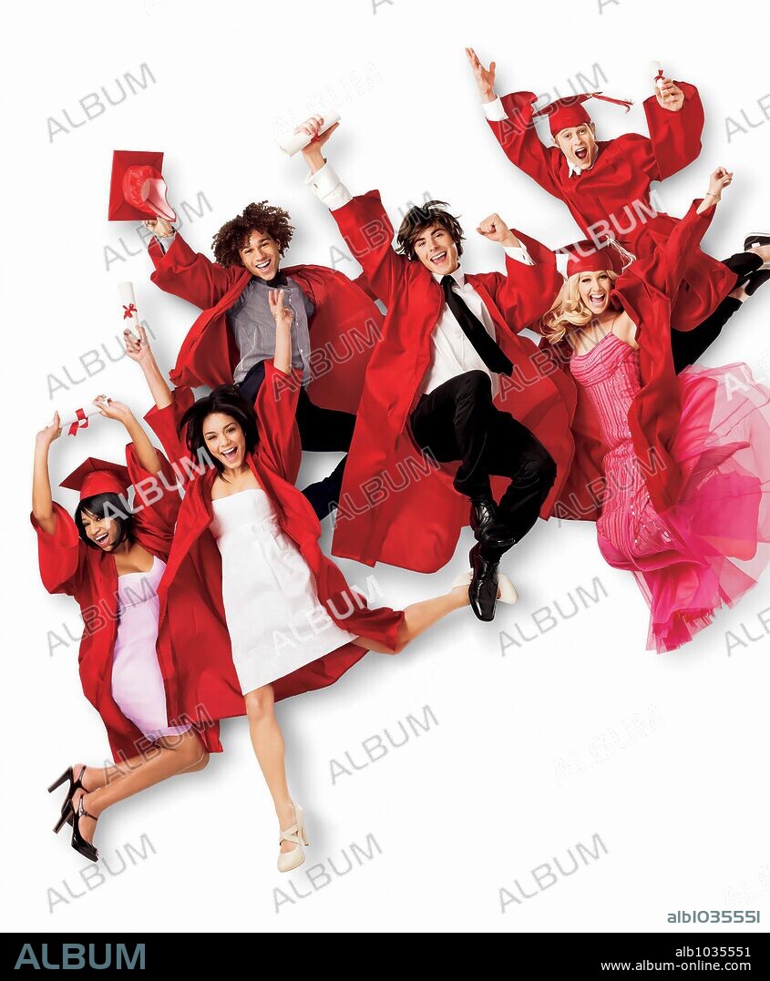 ASHLEY TISDALE, CORBIN BLEU, LUCAS GRABEEL, MONIQUE COLEMAN, VANESSA HUDGENS and ZAC EFRON in HIGH SCHOOL MUSICAL 3: SENIOR YEAR, 2008, directed by KENNY ORTEGA. Copyright WALT DISNEY PICTURES.