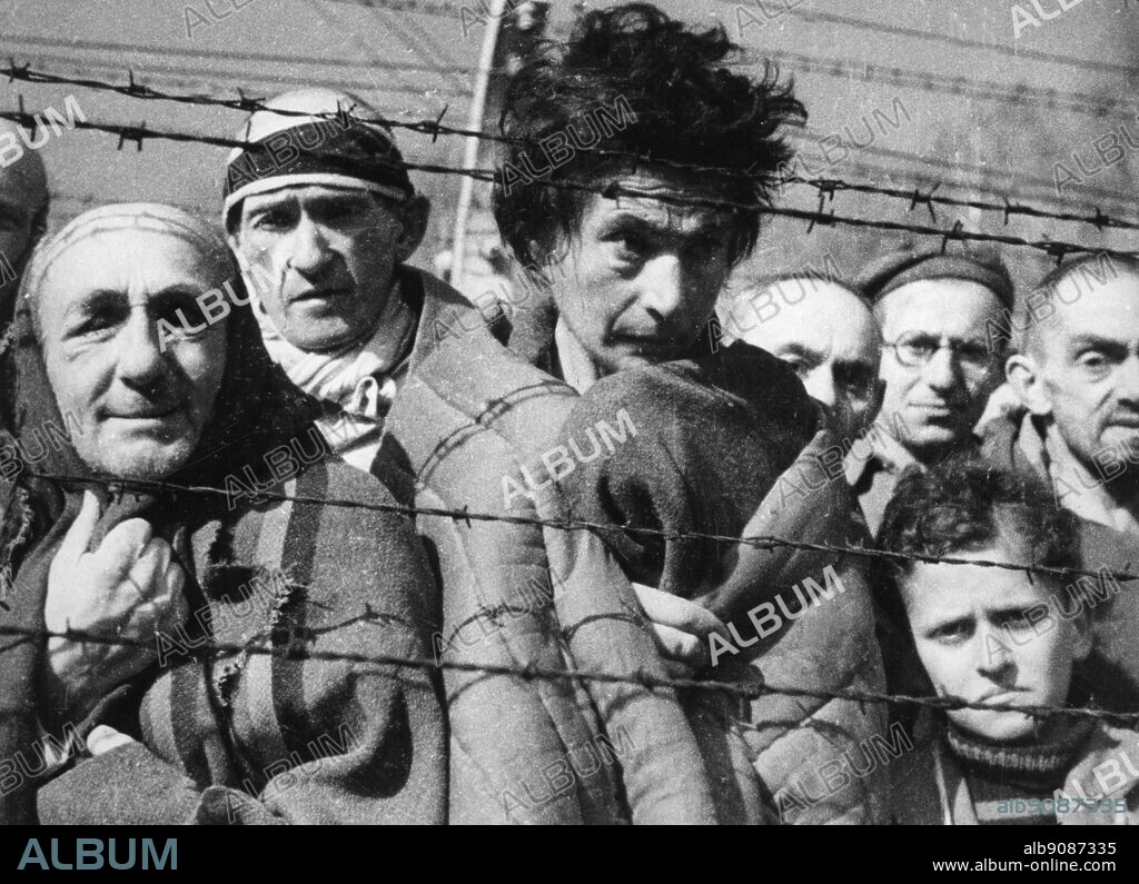 WW2: The Great Patriotic War (1941-45), "Osvencim". Photo by V. Yudin, APN. Persecuted jews in the Auschwitz concentration camp. Inmates of a concentration camp.