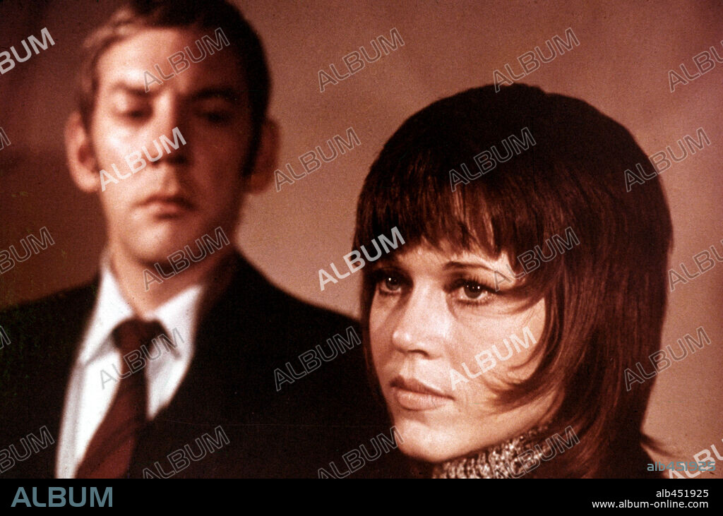 DONALD SUTHERLAND y JANE FONDA en KLUTE, 1971, dirigida por ALAN J. PAKULA. Copyright WARNER BROTHERS.